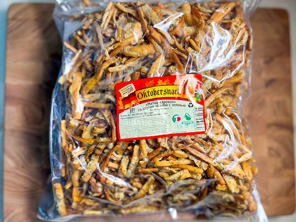 Нитка ЖАРЕНАЯ "Чеснок с зеленью" Oktobersnack 1 кг (сырный продукт) в Нижнем Новгороде