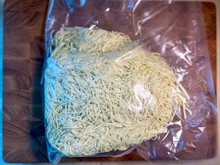 Сыр Чечил АССОРТИ 150гр: Сырный продукт ФЕРМЕРСКИЙ паутинка  укроп/чеснок